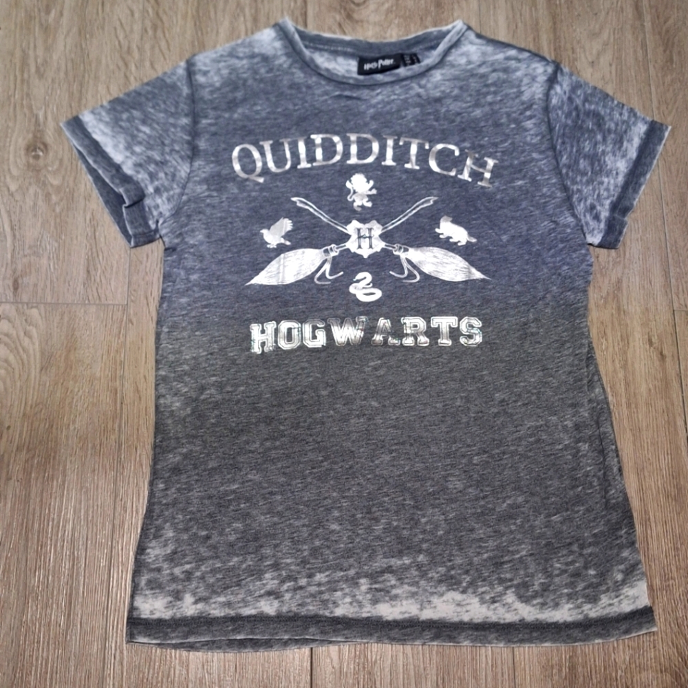 New Harry Potter Quidditch Hogwarts Tshirt Womans size 4  S-XS